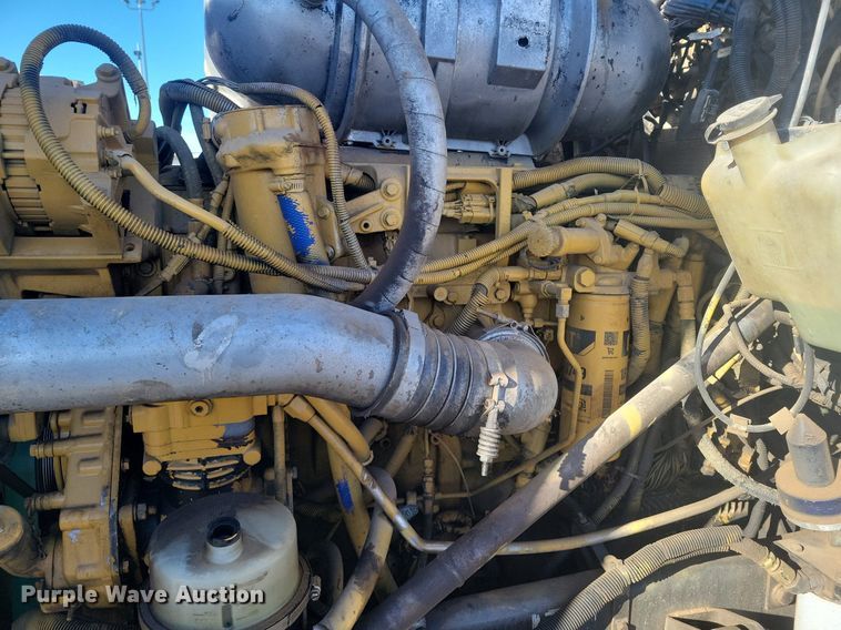 image for item LG9398 2009 Kenworth T800  semi truck