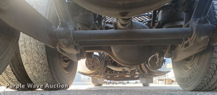 image for item LG9398 2009 Kenworth T800  semi truck