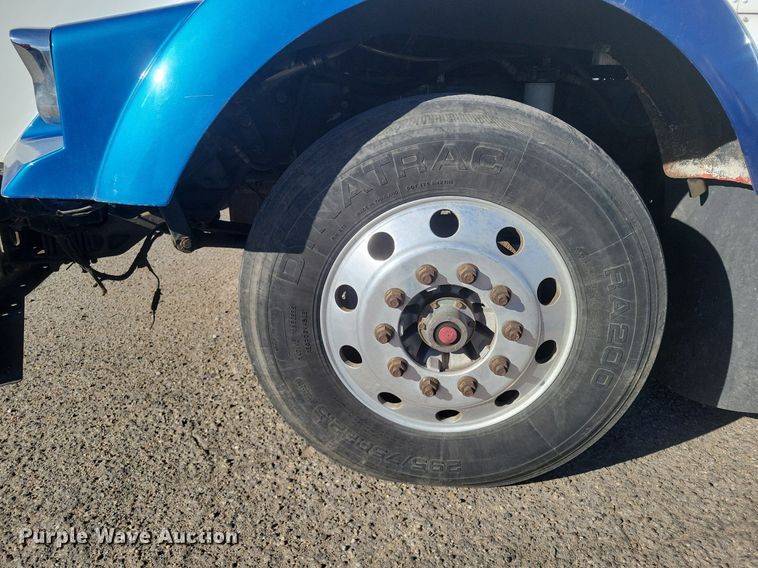 image for item LG9398 2009 Kenworth T800  semi truck