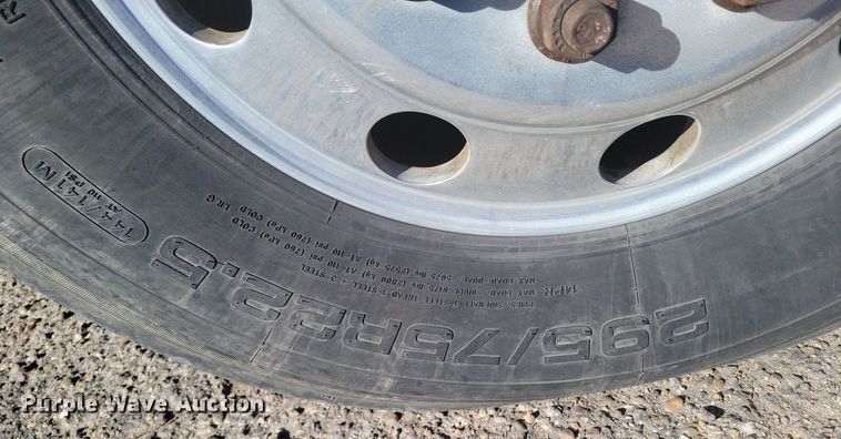 image for item LG9398 2009 Kenworth T800  semi truck