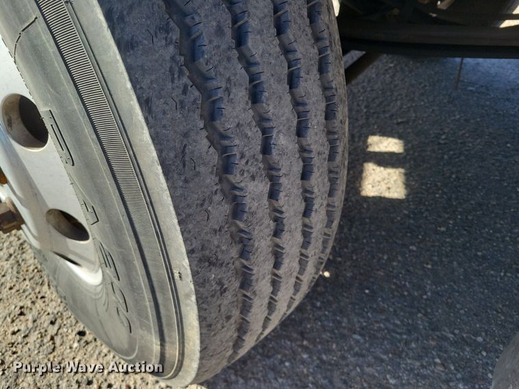 image for item LG9398 2009 Kenworth T800  semi truck