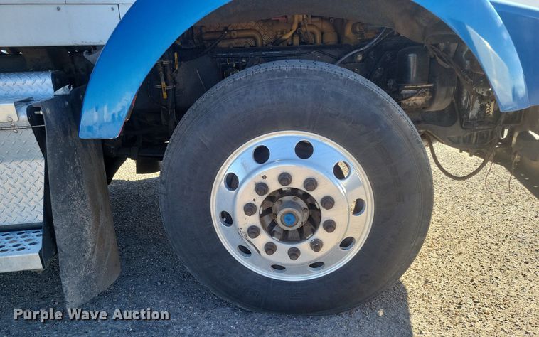 image for item LG9398 2009 Kenworth T800  semi truck