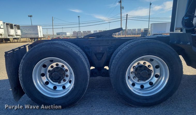 image for item LG9398 2009 Kenworth T800  semi truck