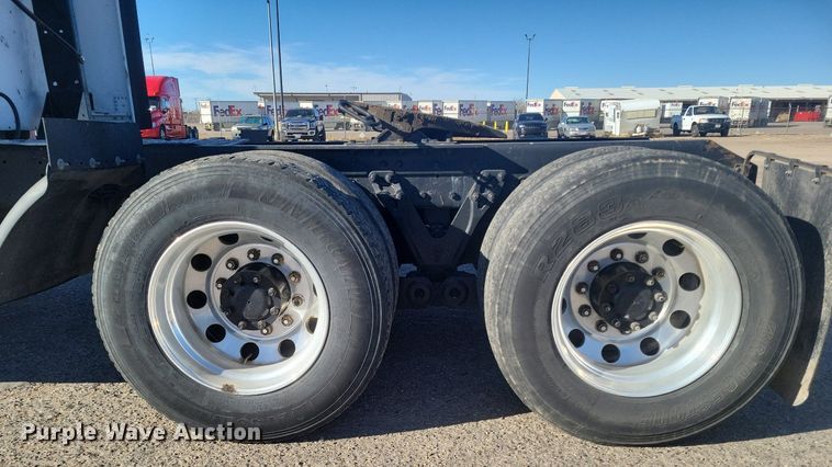 image for item LG9398 2009 Kenworth T800  semi truck