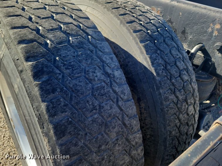 image for item LG9398 2009 Kenworth T800  semi truck