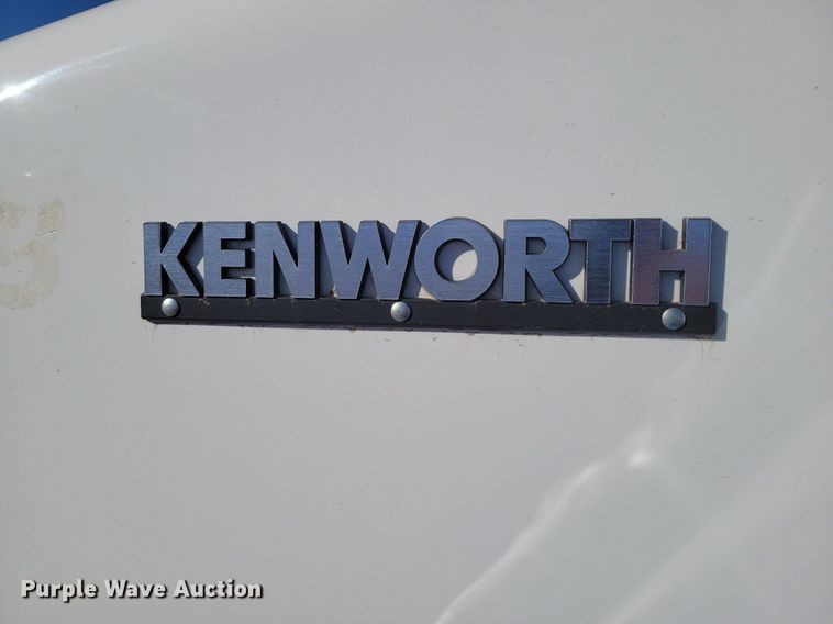 image for item LG9398 2009 Kenworth T800  semi truck