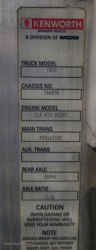 image for item LG9398 2009 Kenworth T800  semi truck