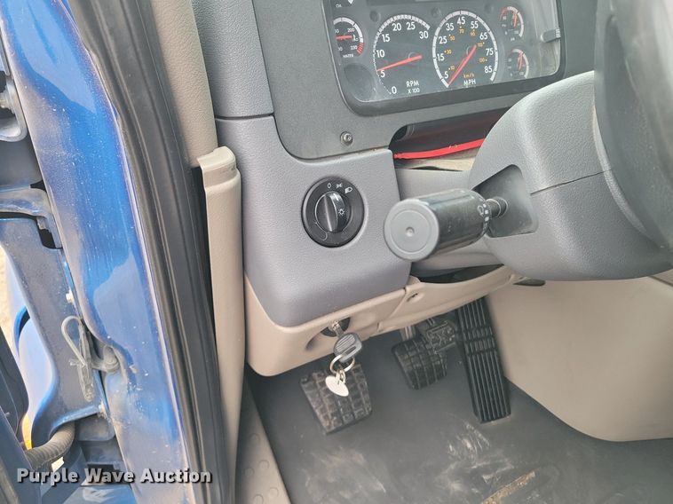 image for item LG9403 2015 Freightliner Cascadia  semi truck