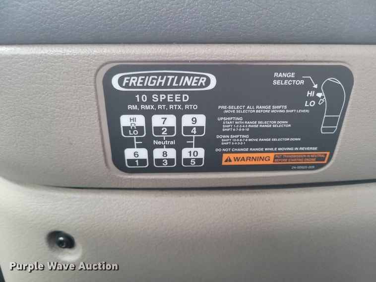 image for item LG9403 2015 Freightliner Cascadia  semi truck