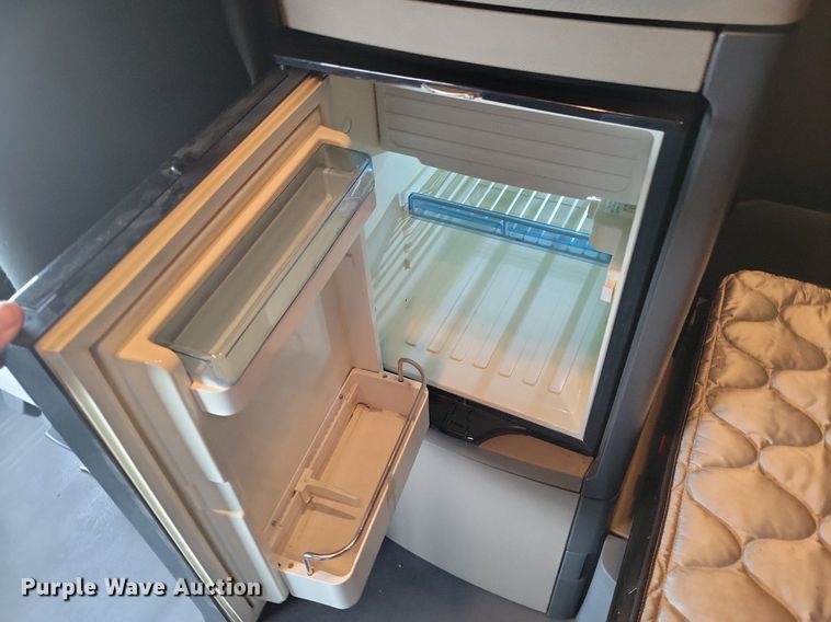 image for item LG9403 2015 Freightliner Cascadia  semi truck