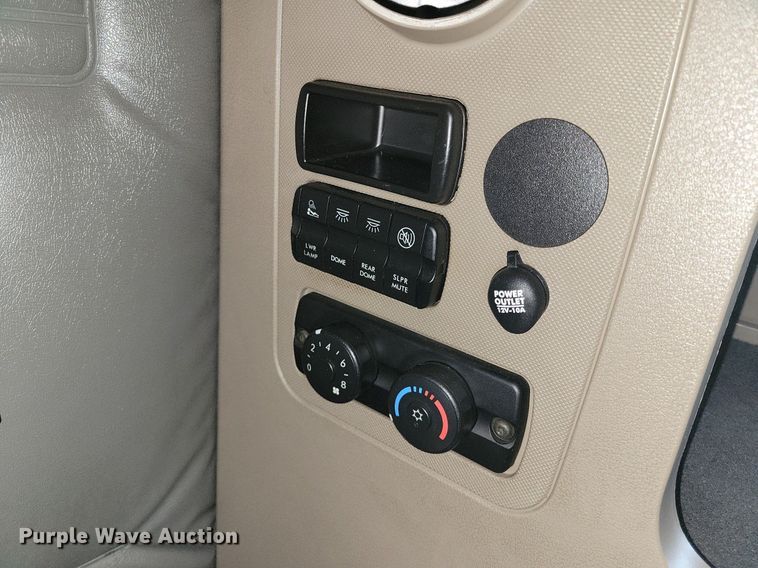 image for item LG9403 2015 Freightliner Cascadia  semi truck