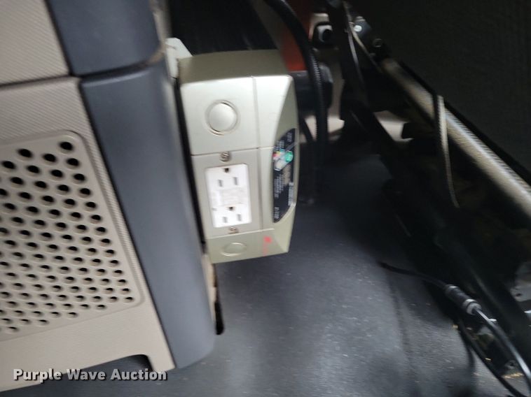 image for item LG9403 2015 Freightliner Cascadia  semi truck