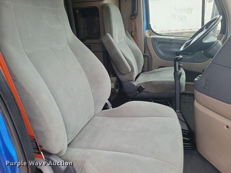 image for item LG9403 2015 Freightliner Cascadia  semi truck