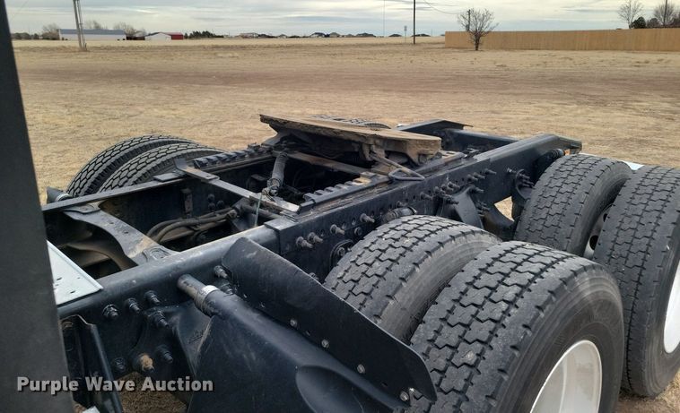 image for item LG9403 2015 Freightliner Cascadia  semi truck