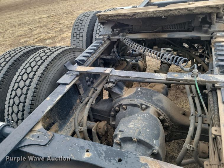 image for item LG9403 2015 Freightliner Cascadia  semi truck