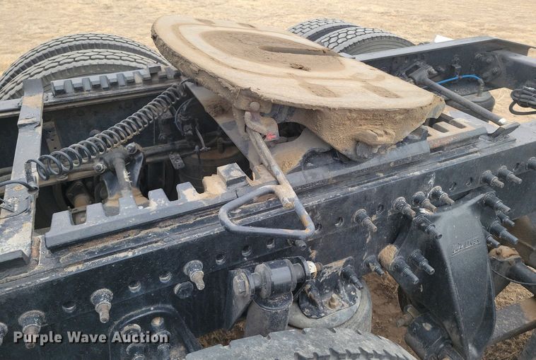 image for item LG9403 2015 Freightliner Cascadia  semi truck