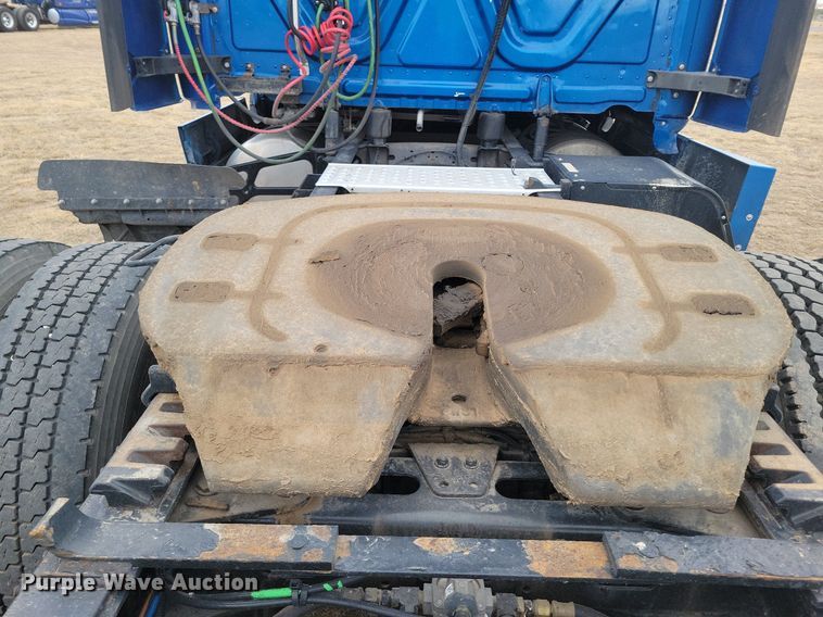 image for item LG9403 2015 Freightliner Cascadia  semi truck