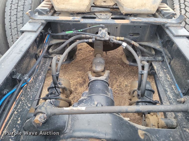 image for item LG9403 2015 Freightliner Cascadia  semi truck