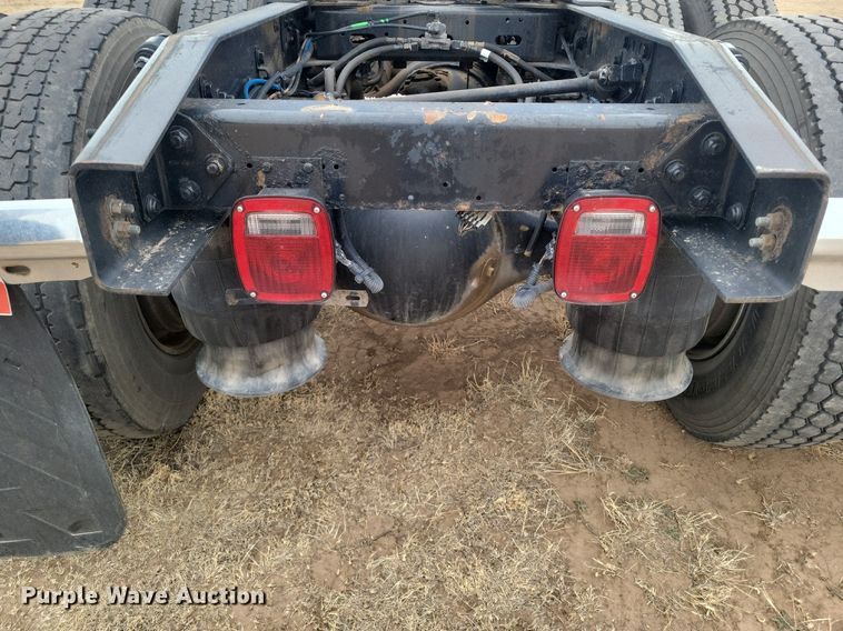 image for item LG9403 2015 Freightliner Cascadia  semi truck