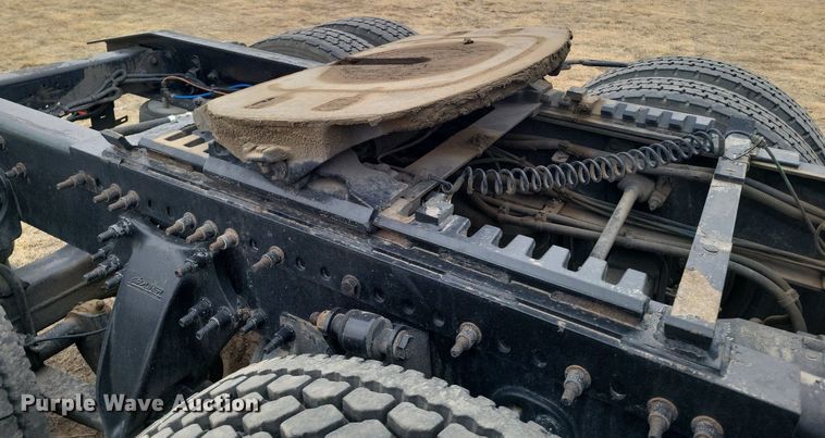 image for item LG9403 2015 Freightliner Cascadia  semi truck