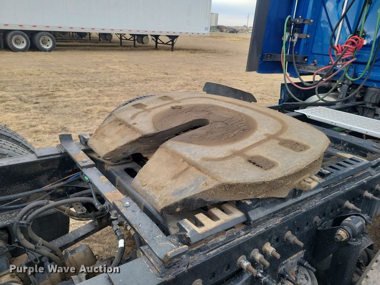 image for item LG9403 2015 Freightliner Cascadia  semi truck