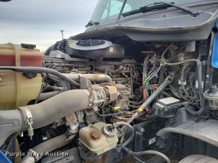 image for item LG9403 2015 Freightliner Cascadia  semi truck