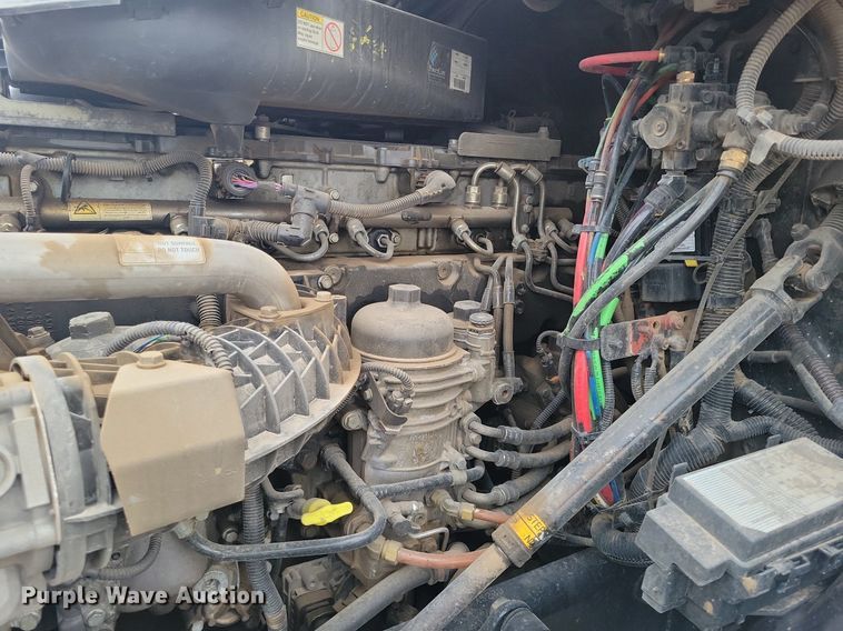 image for item LG9403 2015 Freightliner Cascadia  semi truck