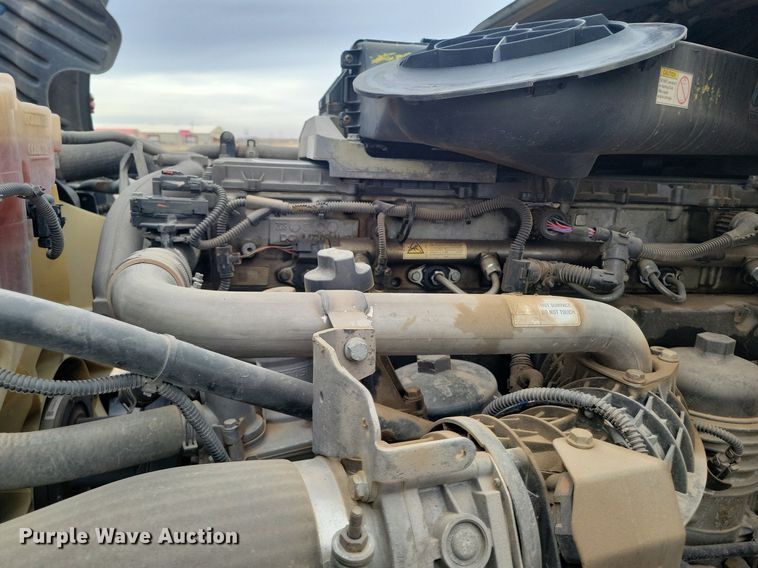 image for item LG9403 2015 Freightliner Cascadia  semi truck