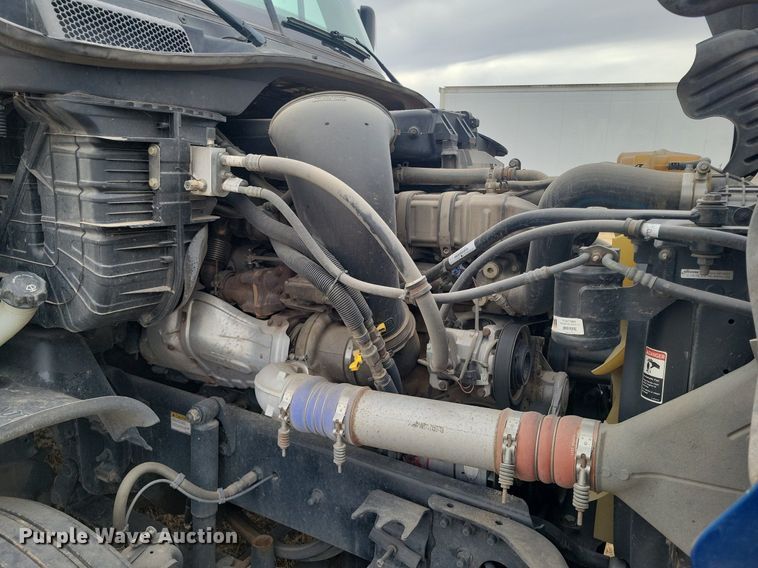 image for item LG9403 2015 Freightliner Cascadia  semi truck