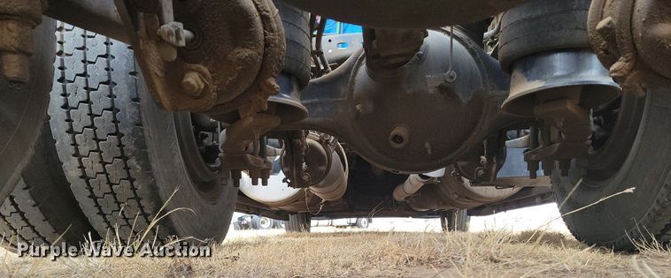 image for item LG9403 2015 Freightliner Cascadia  semi truck