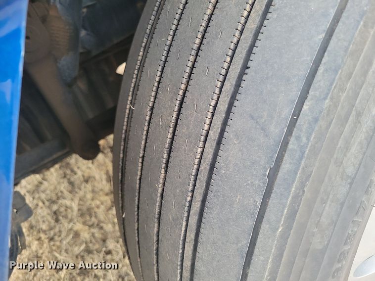 image for item LG9403 2015 Freightliner Cascadia  semi truck