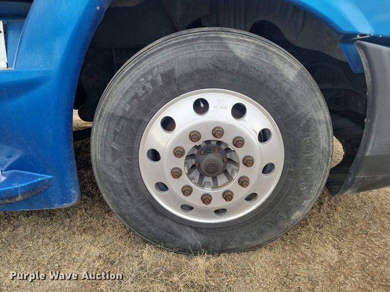 image for item LG9403 2015 Freightliner Cascadia  semi truck