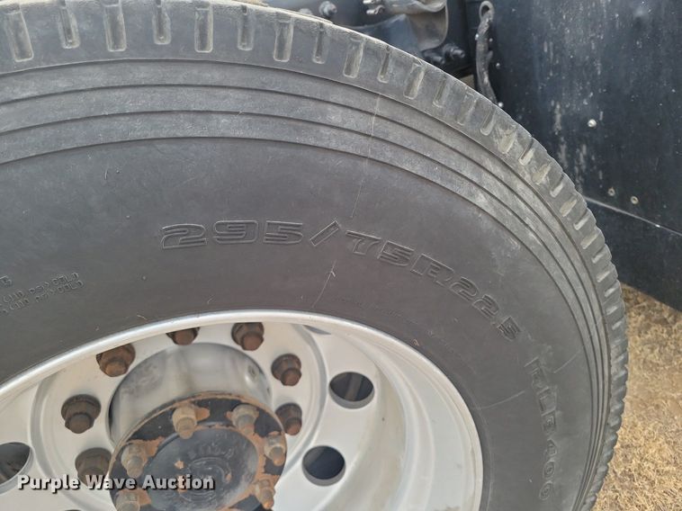 image for item LG9403 2015 Freightliner Cascadia  semi truck