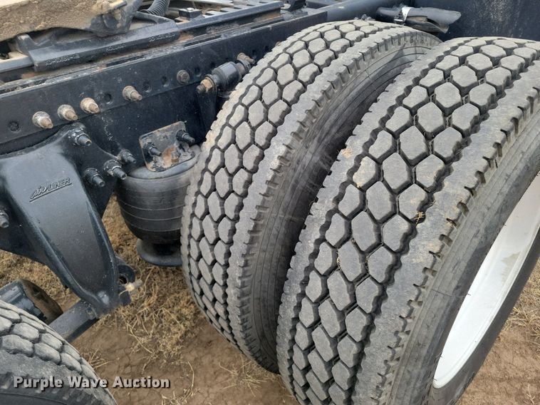 image for item LG9403 2015 Freightliner Cascadia  semi truck