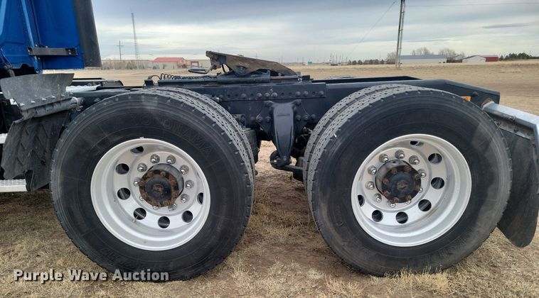 image for item LG9403 2015 Freightliner Cascadia  semi truck