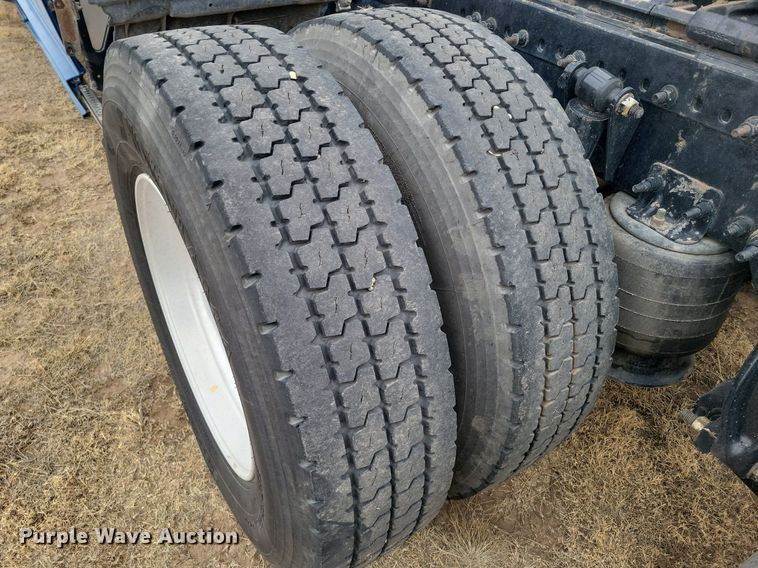 image for item LG9403 2015 Freightliner Cascadia  semi truck