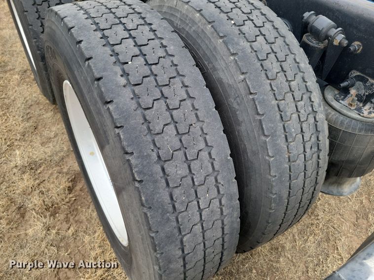 image for item LG9403 2015 Freightliner Cascadia  semi truck