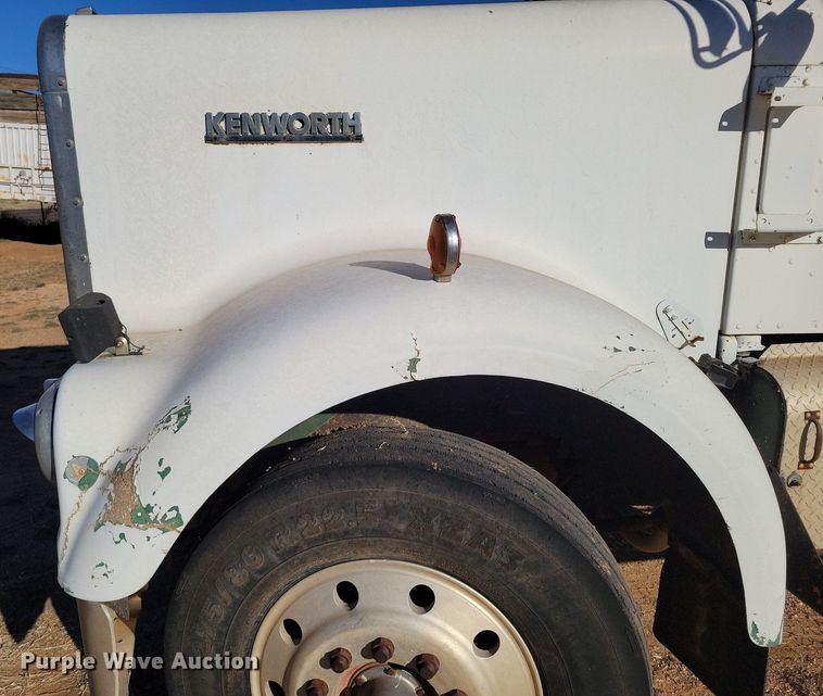 image for item LG9448 1981 Kenworth  grain truck