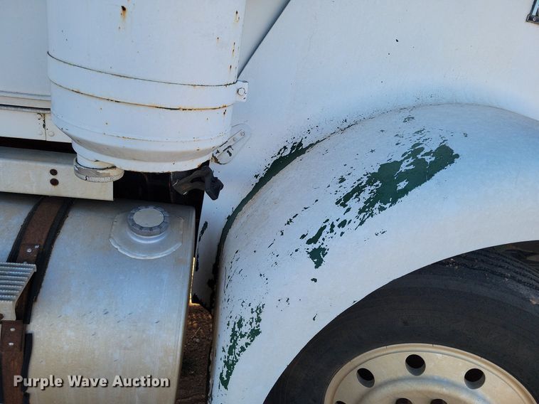 image for item LG9448 1981 Kenworth  grain truck