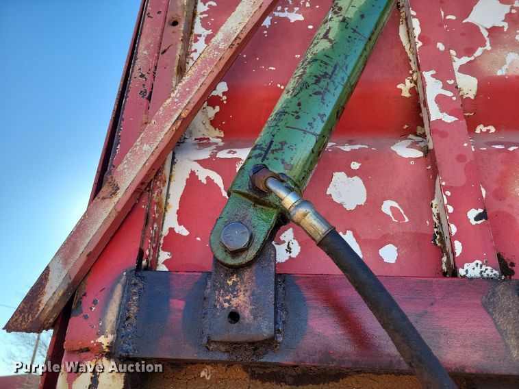 image for item LG9448 1981 Kenworth  grain truck