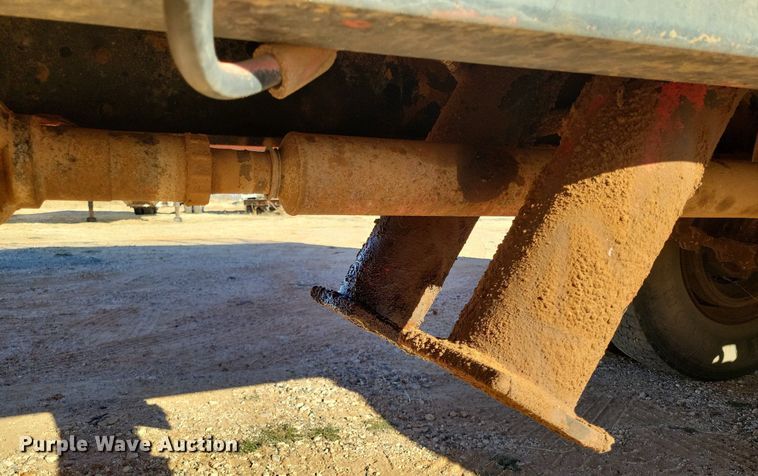 image for item LG9448 1981 Kenworth  grain truck