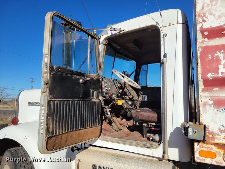 image for item LG9448 1981 Kenworth  grain truck