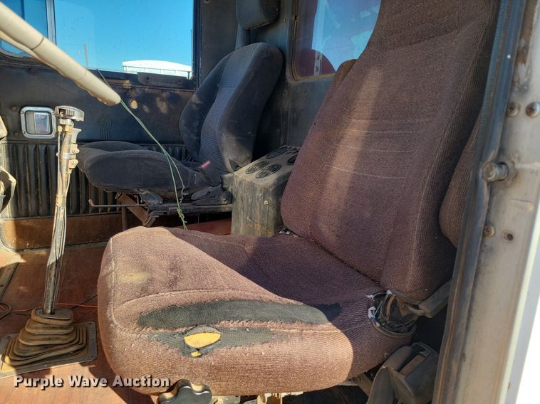 image for item LG9448 1981 Kenworth  grain truck