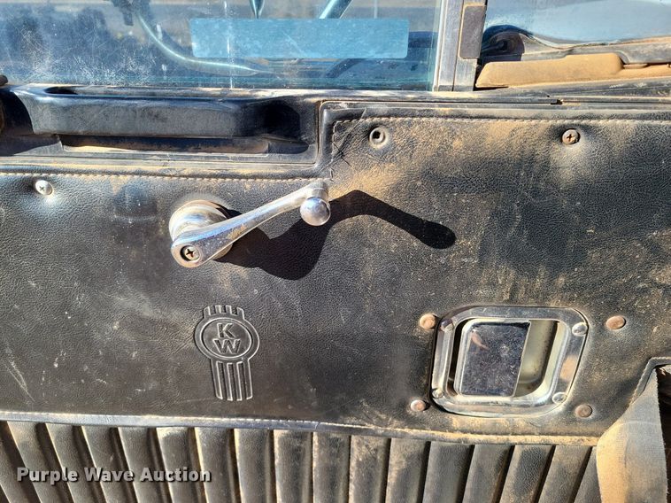 image for item LG9448 1981 Kenworth  grain truck