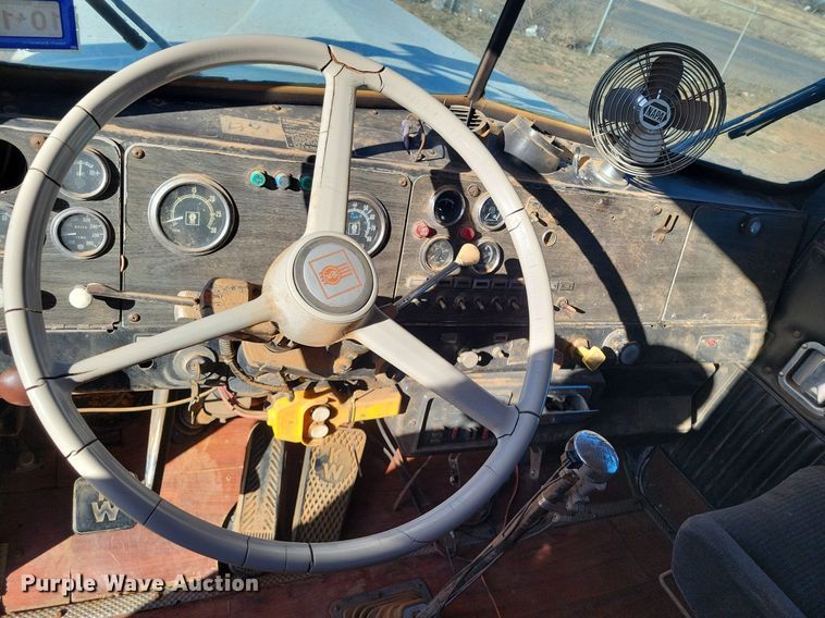 image for item LG9448 1981 Kenworth  grain truck