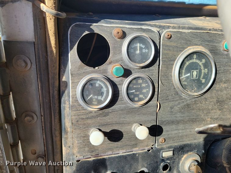 image for item LG9448 1981 Kenworth  grain truck