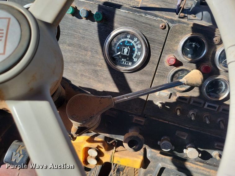 image for item LG9448 1981 Kenworth  grain truck