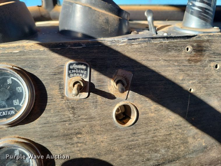 image for item LG9448 1981 Kenworth  grain truck