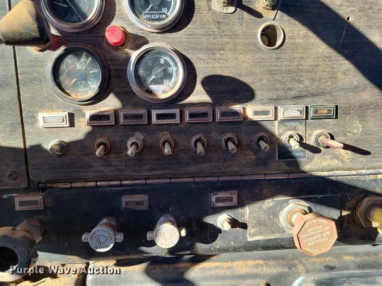 image for item LG9448 1981 Kenworth  grain truck