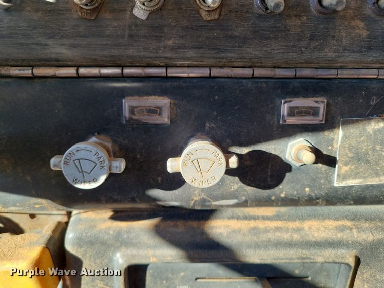 image for item LG9448 1981 Kenworth  grain truck